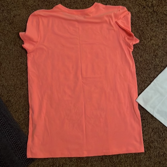 Never worn. Beautiful bright peach Wms M long length short sleeve tshirt - Picture 4 of 4